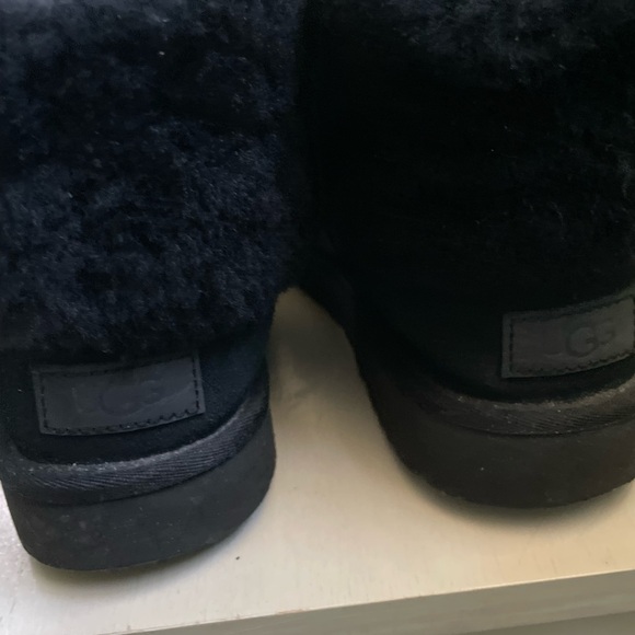 Black Ugg Shearling Lined ankle boot - Picture 3 of 4